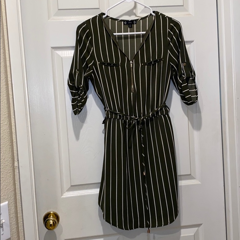 Beautiful dress zipper in front